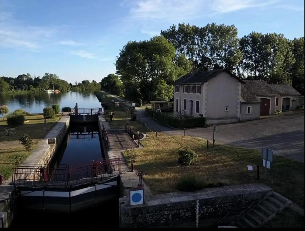 MARA RIVIERE Gîte d'étape sur la Vélo Francette La Jaille-Yvon Exterior foto